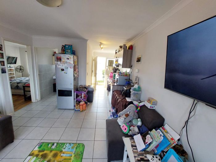 Property #2239378, Apartment rental monthly in Muizenberg