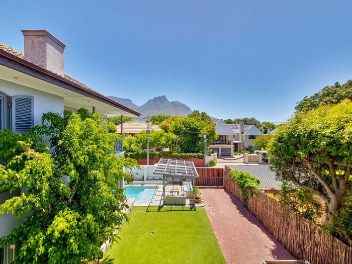 Rondebosch House For Sale: Spacious family home with garden, pool, and flatlet.