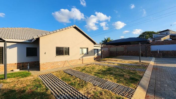 For Sale: Townhouse in Waterfall East with 3 beds, open-plan living, and parking.