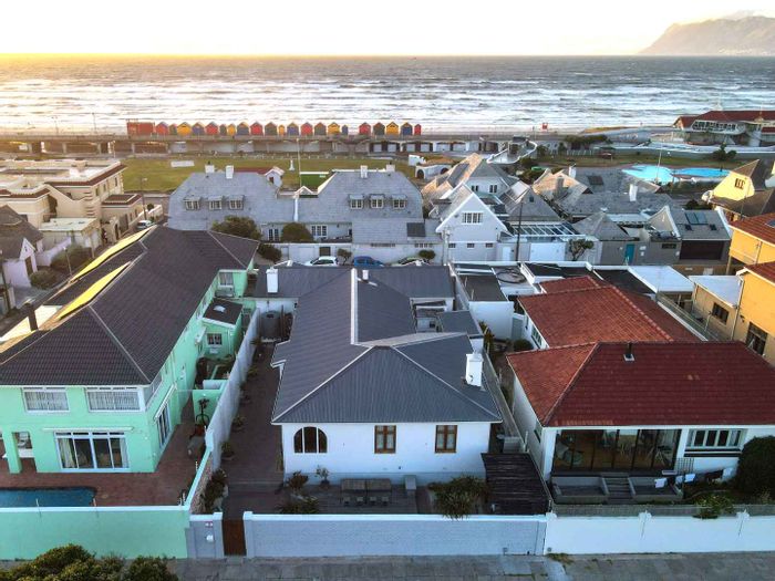 Property #2205943, House for sale in Muizenberg