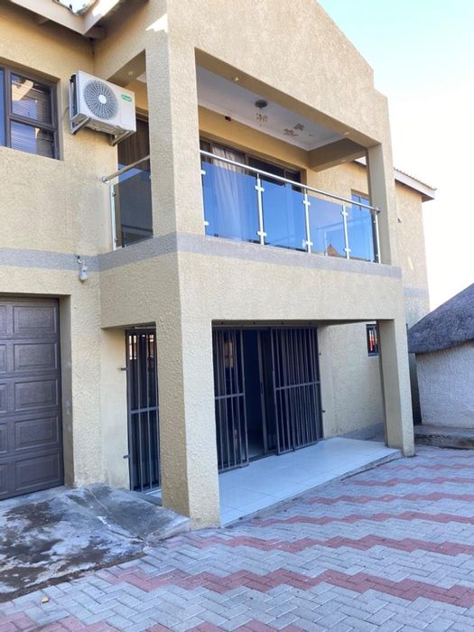 For Sale: Elegant 5-Bedroom House with Balcony & Braai Area in Dorado Park