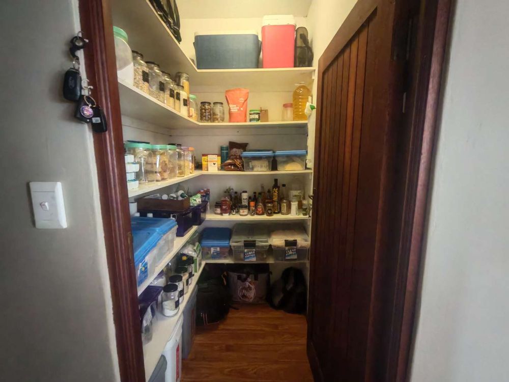 Walk in pantry