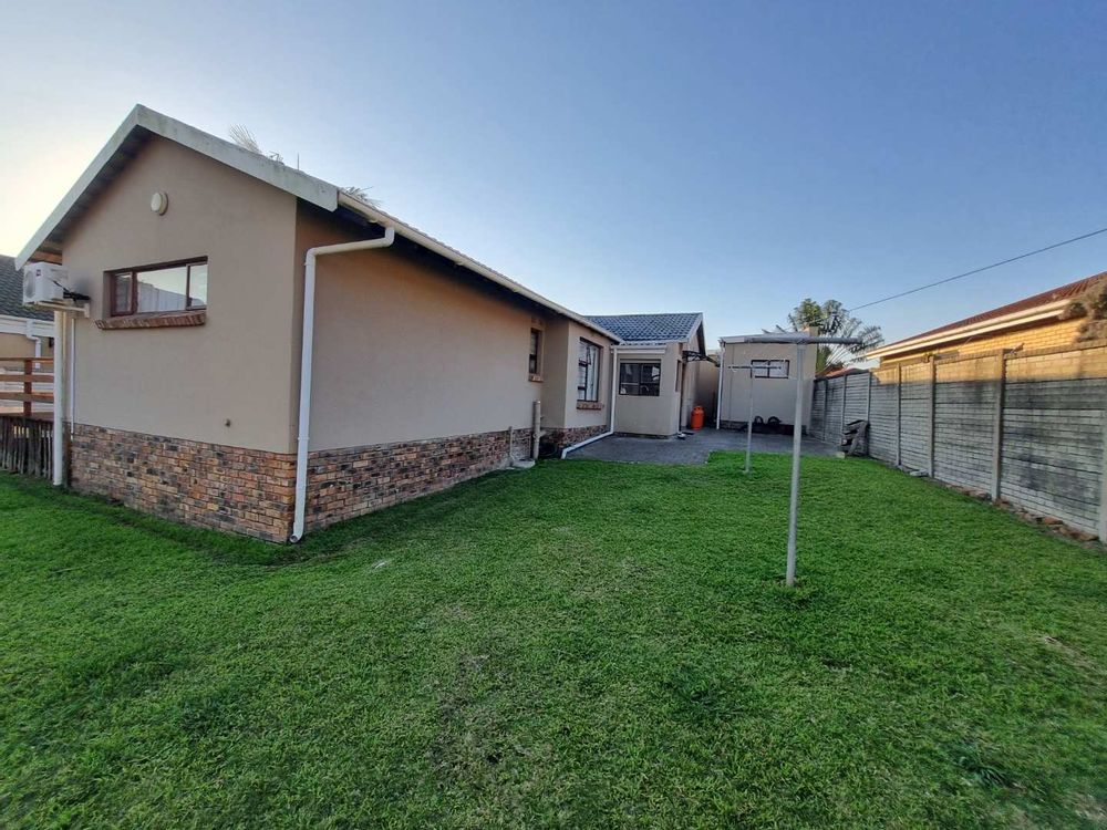 4 Bedroom House in Blue Bend For Sale R1,950,000 2190227