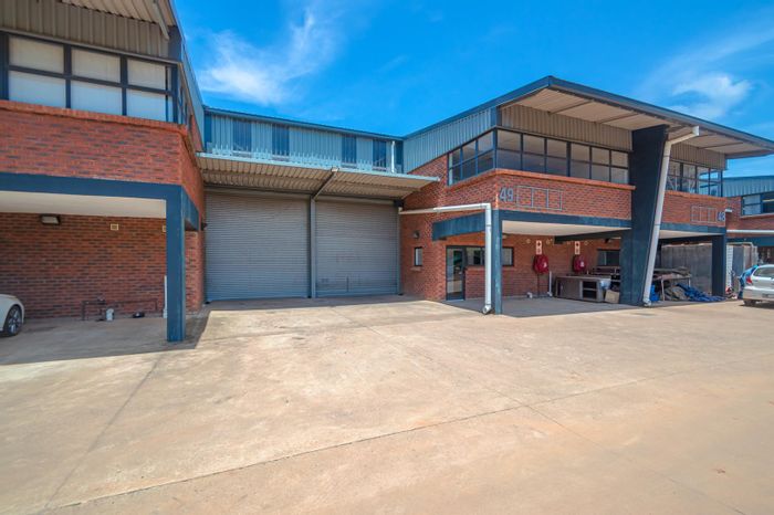 Industrial unit to rent in Waterfall Central with offices, parking, and 3-phase power.