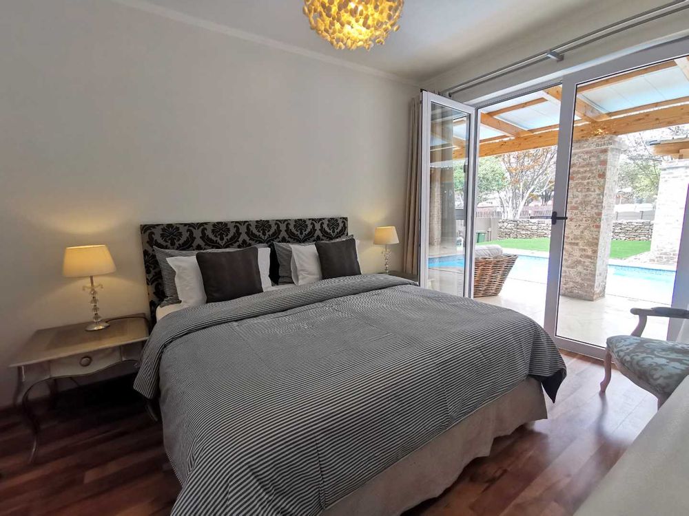 BEDROOM WITH EN-SUITE - GROUND FLOOR 