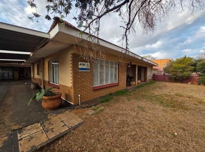 House for Sale in Vanderbijlpark Central West 2: 4 Bedrooms, Lapa, Flatlet.