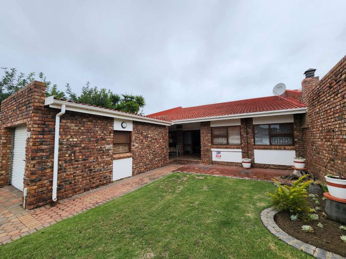Hartenbos Central Houses for sale