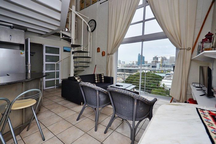 Two-bedroom apartment with pool, secure parking, and Table Mountain views in Green Point.