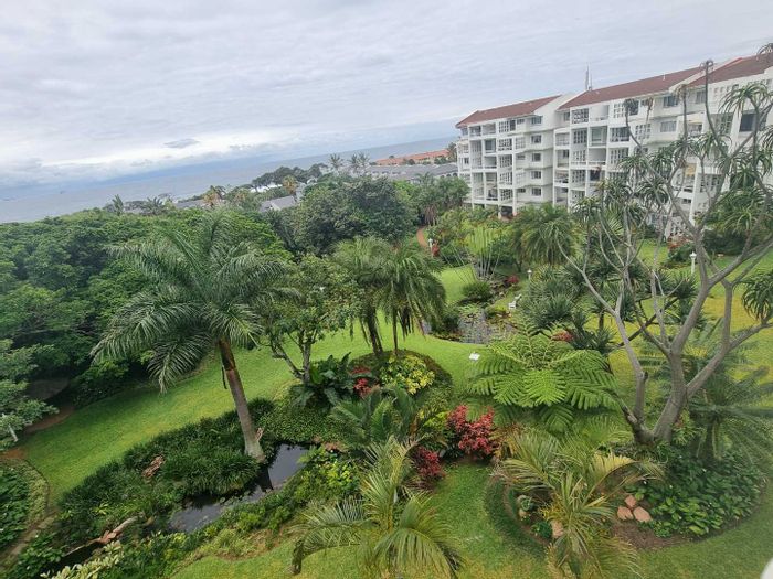 Umhlanga Central Apartment To Rent: 3 Bedrooms, Sea Views, Pool, Double Garage.
