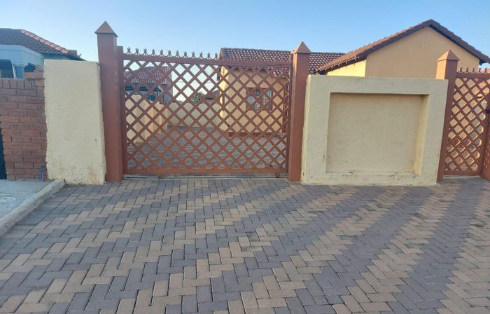 Property #2148505, House for sale in Mabopane