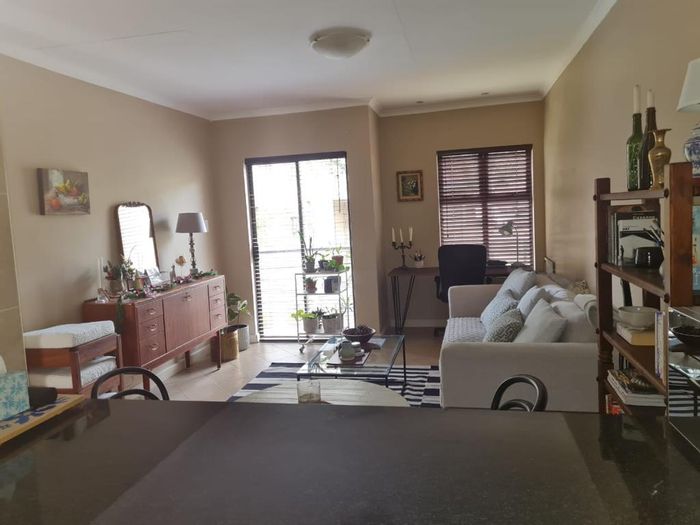 Apartment For Sale in Zwartkop Golf Estate: Pool, clubhouse, security, and easy access.