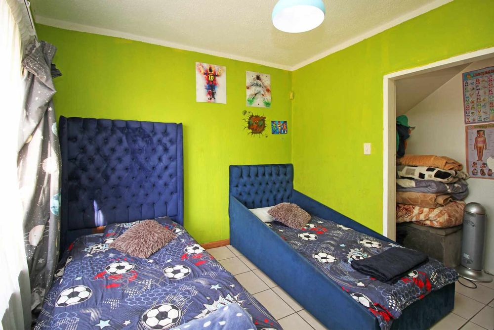 Bedroom 2 : Family Bedroom with Built-In Cupboard and Walk-In Storage for the essentials in a Kids Bedroom