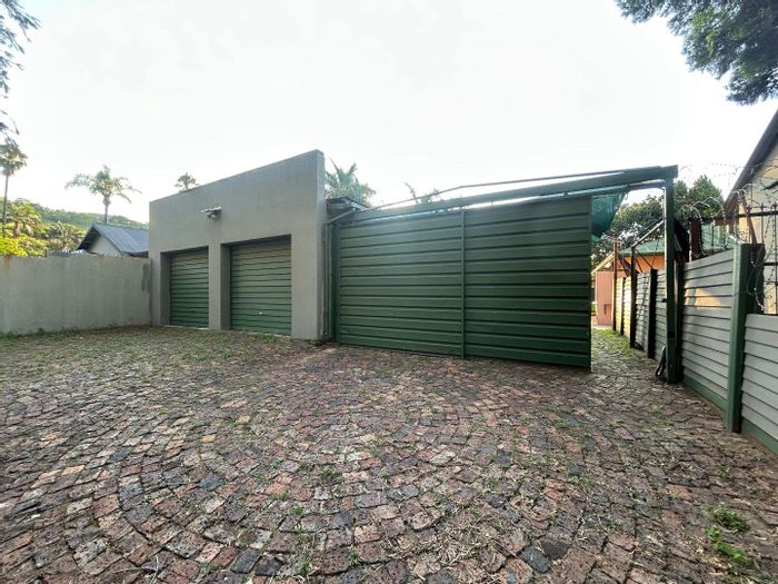 For Sale: Family house with flatlet, pool, double garages in Pretoria Gardens.