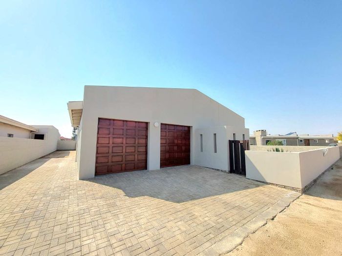 Property #2390921, House For Sale in Suid Duin