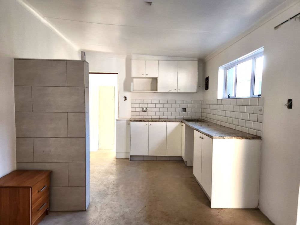 Flatlet open plan lounge and kitchen