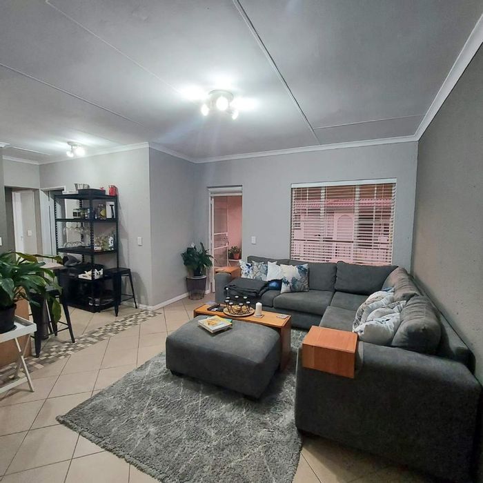 Rynfield AH Apartment To Rent: 2 beds, pool, security, balcony, parking included.