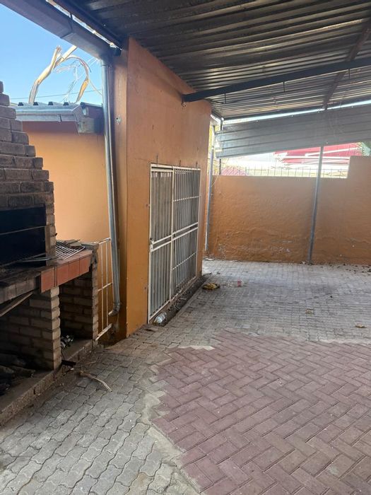 Property #2416115, House For Sale in Windhoek West