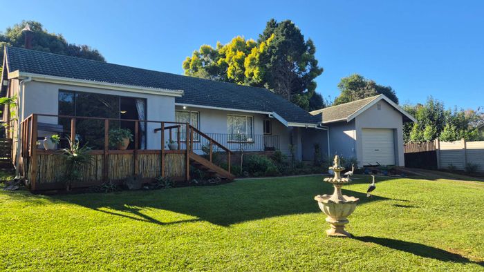 For Sale: House in Howick Central with 3 bedrooms, 2 garages, and garden.