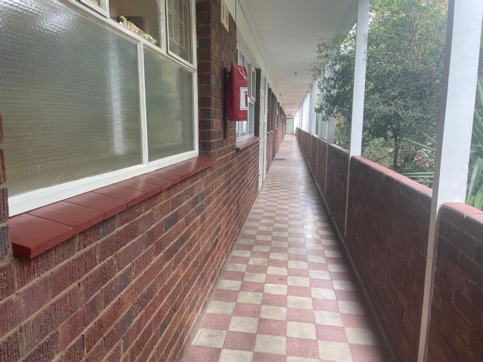 Illovo Apartment To Rent: 2 Bedrooms, Enclosed Balcony, 24-Hour Security, Parking.
