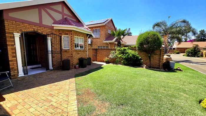 New Market Cluster For Sale: 3 beds, secure parking, low-maintenance garden.