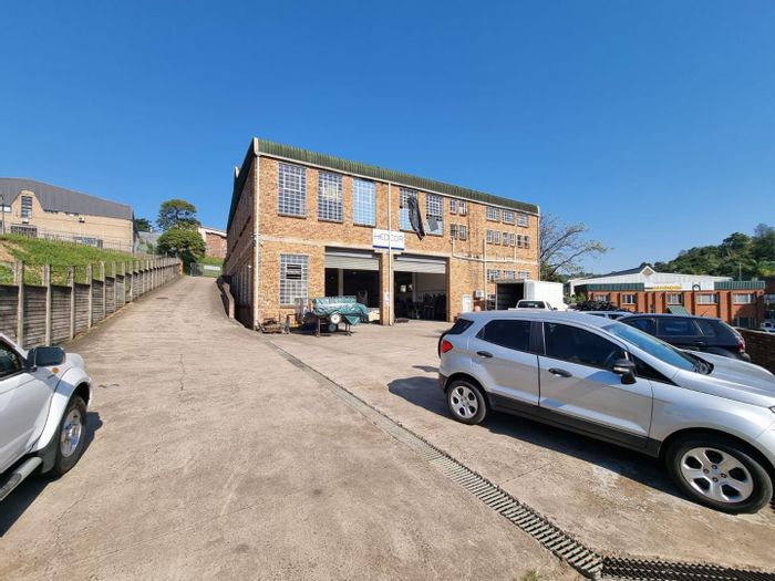 Industrial Warehouse To Rent in Westmead: 700sqm, 3-phase power, private yard.