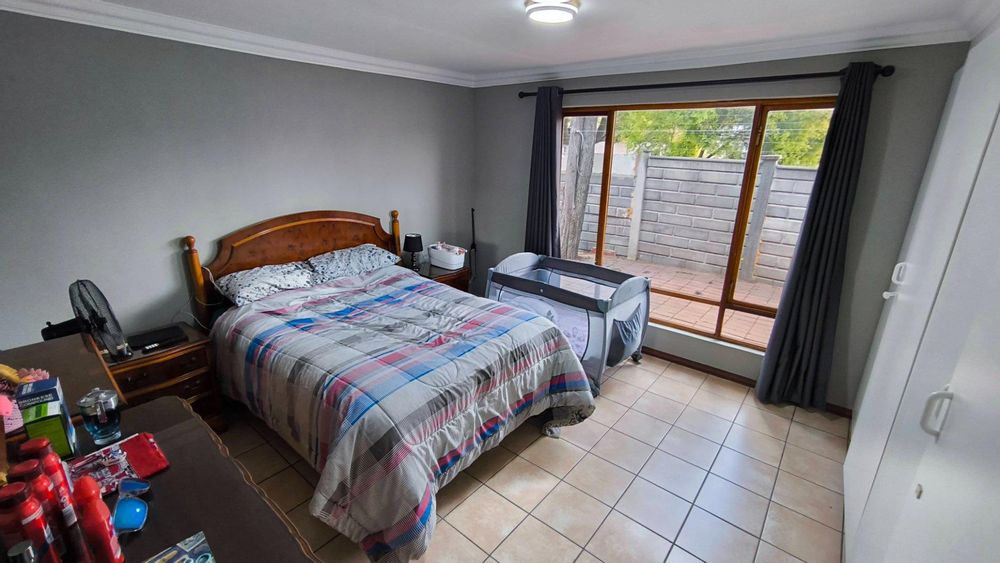 Granny Flat 1 - main bedroom