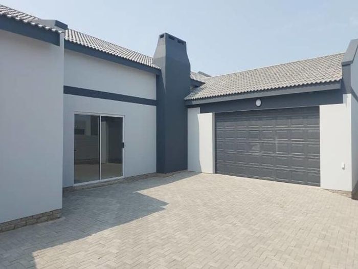 Modern House for Sale in Swakopmund Ext 14 with Spacious Open-Plan Living!