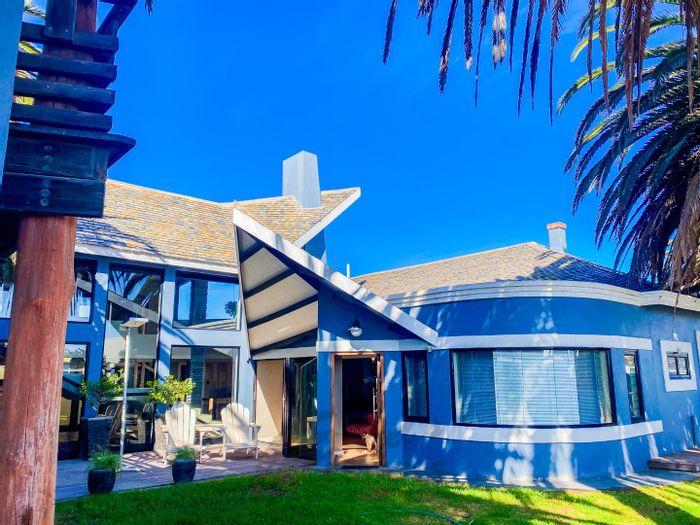 Stunning Swakopmund Central House with Pool, Gym, and Study - For Sale