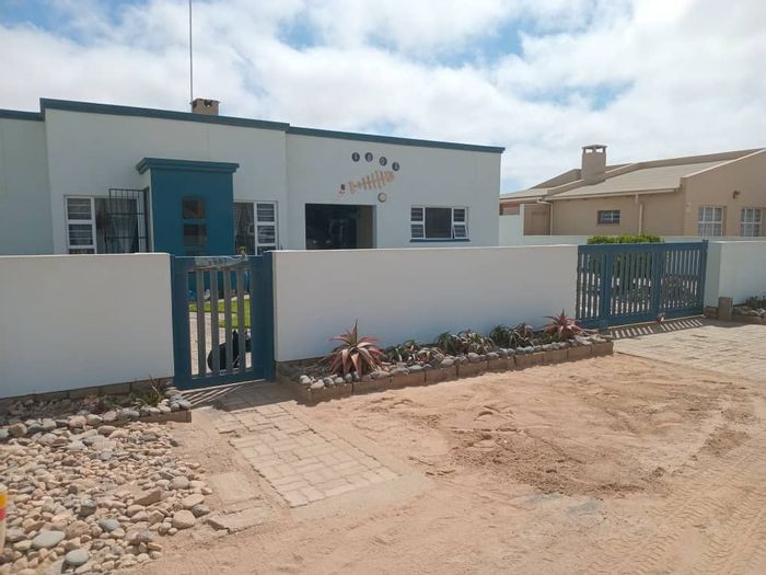 House with flatlet, garden, and BBQ area in Henties Bay Central, For Sale.