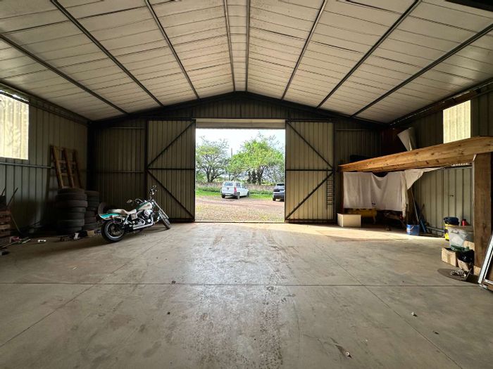 300m² Industrial Warehouse To Rent in Ballito Central with easy access and free water.