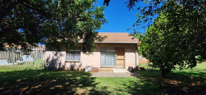 Charming Moffat View House For Sale: Renovated Kitchen, Double Carport, Near Amenities