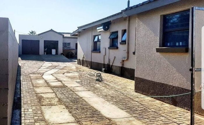 Property #2422359, House For Sale in Walvis Bay Central