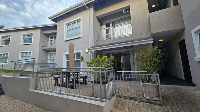 Island View Apartment For Sale: 2 beds, garden, braai area, secure complex.