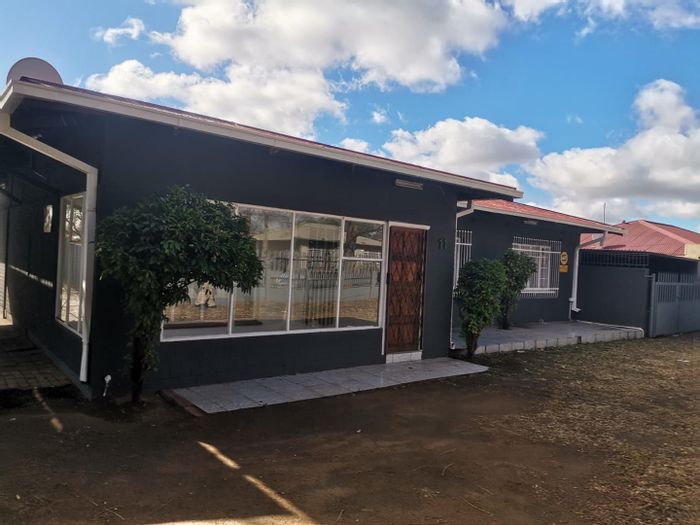 House To Rent in Vanderbijlpark Central West 3 with pool, flatlet, and garage.