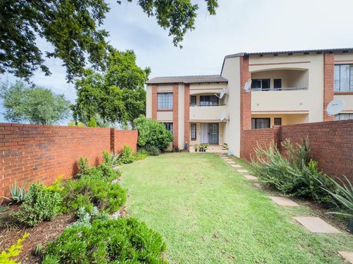 Property #2209465, Townhouse Rental Monthly in Mooikloof Ridge