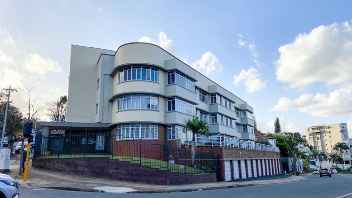 Berea Apartment For Sale: 2 beds, secure parking, city and sea views.