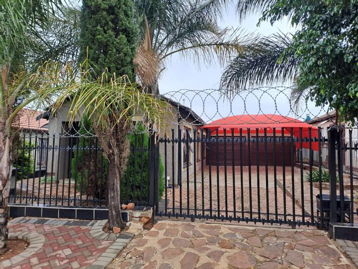 For Sale: Spacious 3-Bedroom House in Soshanguve Central with Modern Amenities