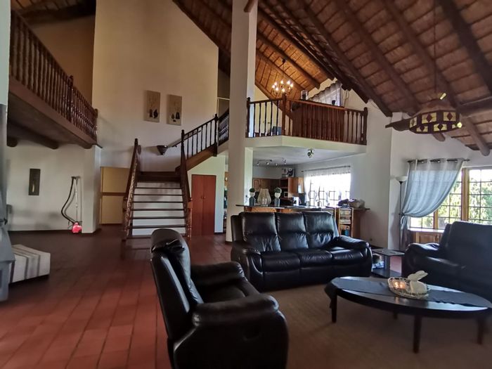 For Sale: Spacious Waverley house with 6 bedrooms, flat, bar, and lapa.