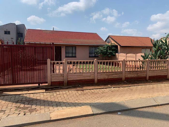 Property #2247960, House for sale in Vosloorus