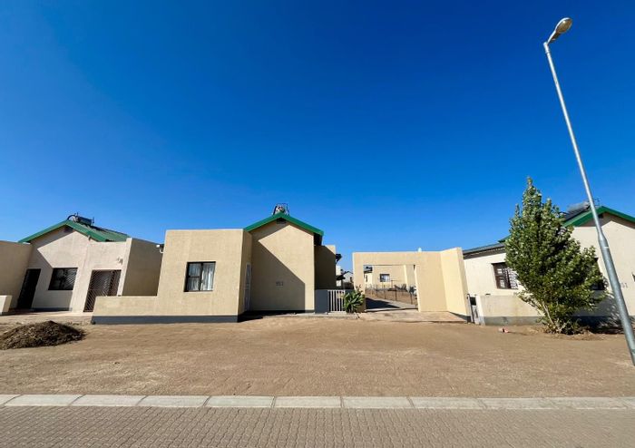 House for Sale in Osona Village: 3 bedrooms, en-suites, outdoor space, parking.