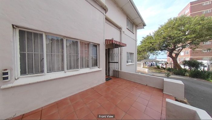 Windermere Townhouse For Sale: 2 Bedrooms, study, near top schools, bank-assisted sale.