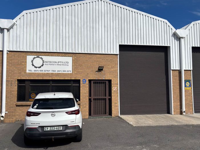 Industrial unit to rent in Montague Gardens with access control and three-phase power.