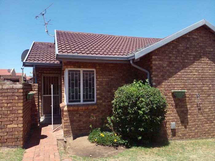 For Sale: 2-Bedroom Townhouse in Birchleigh North with garden access and secure complex.