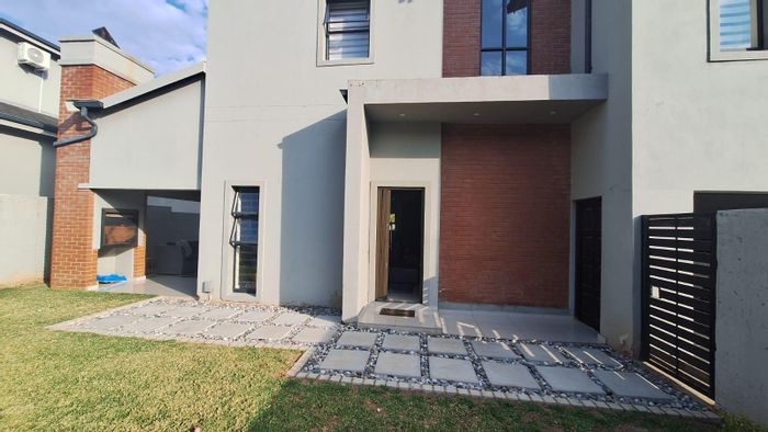 Ferndale Cluster To Rent: 3 beds, garden, self-contained unit, double garage, security.