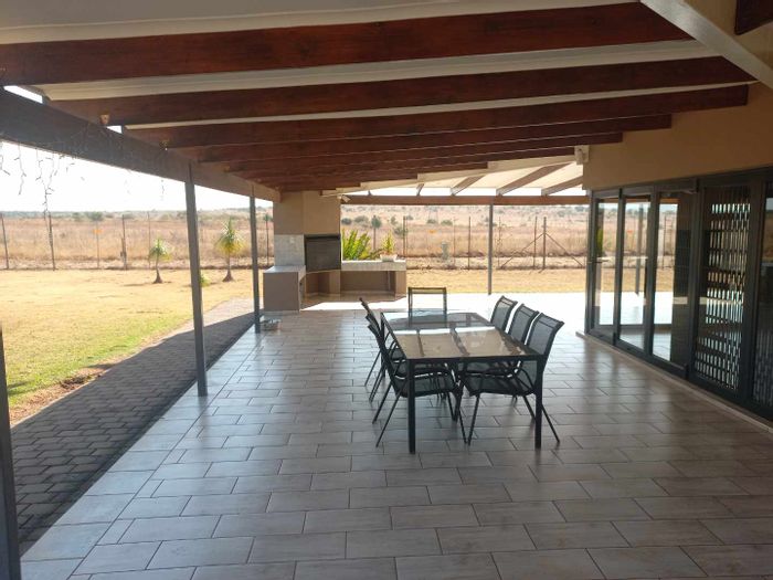 Kloofsig Farm For Sale: Equestrian facilities, security features, and no load shedding.