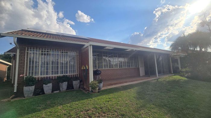 2-Bedroom Retirement Village Home in Montana Park For Sale with Garden and Amenities.