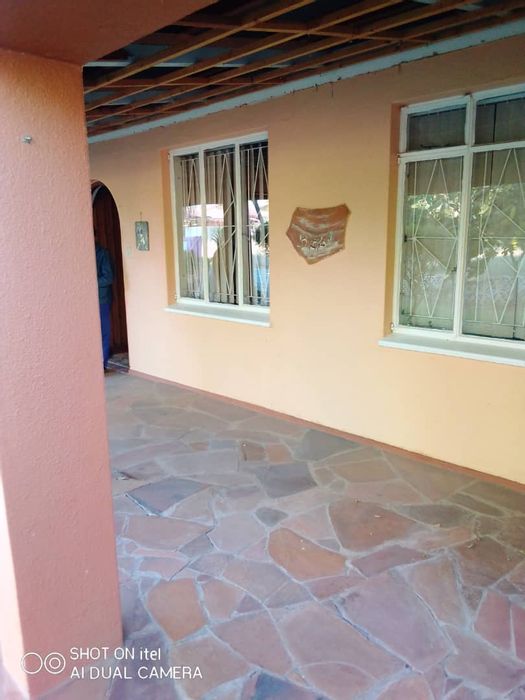 For Sale: Spacious House in Otjiwarongo Central with family room, garage, and garden.