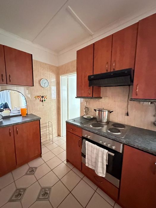 House to Rent in Auasblick: 3 Bedrooms, Garage, Study Room, Spacious Living Areas.