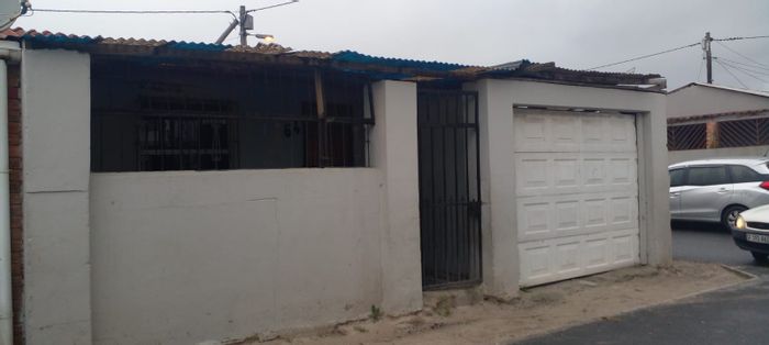 Affordable 2-bedroom house with garage in Delft Central, For Sale. Ideal for families.