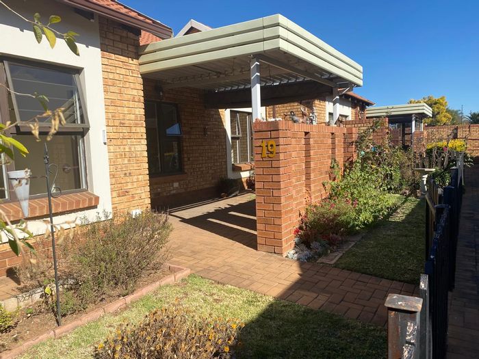Brentwood Park AH Retirement Village For Sale: 2-bed home, secure estate living.